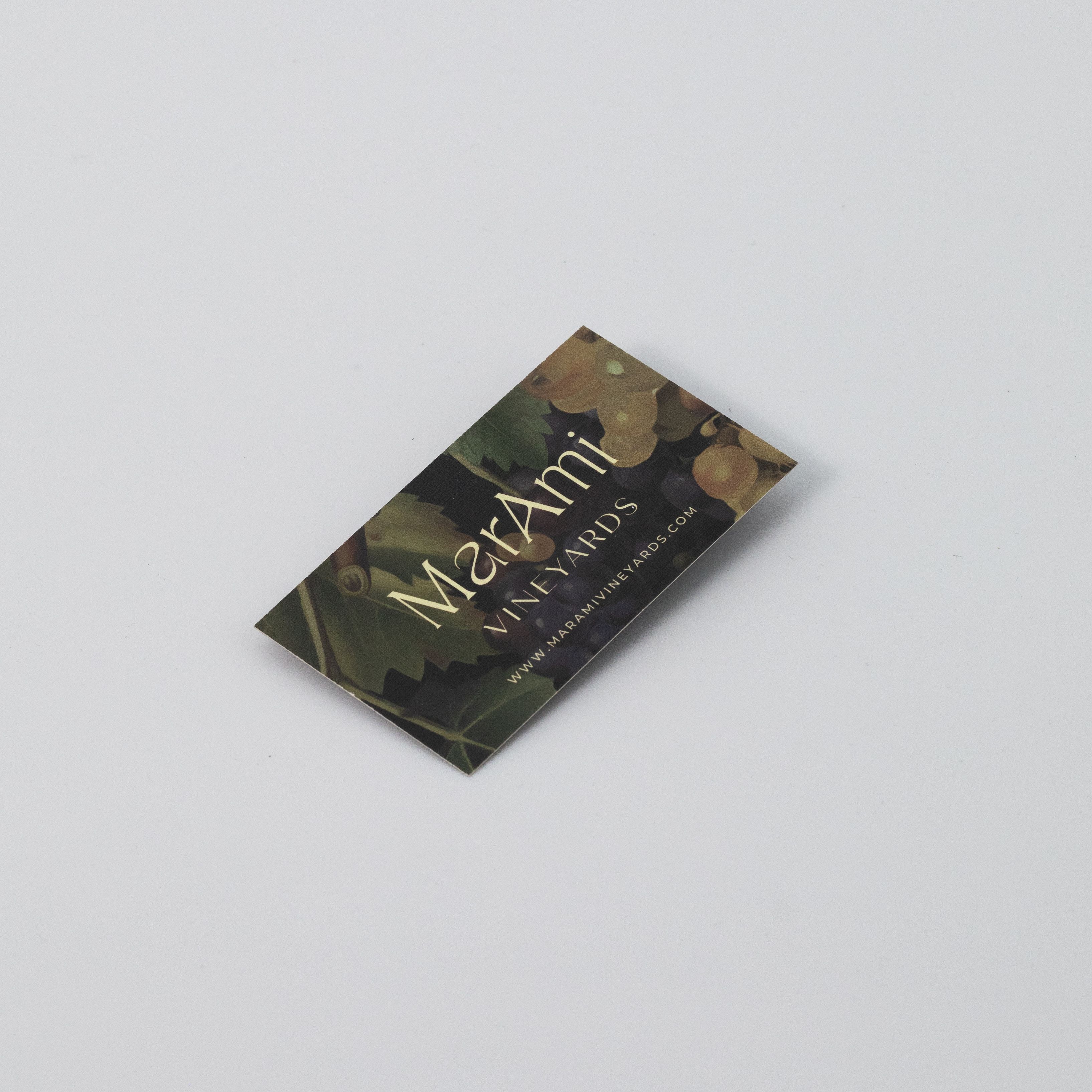 Dark linen-look folder with metallic detail
